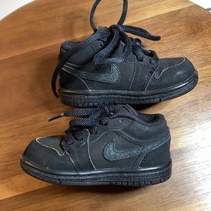 Nike Jordan 1 (Black)